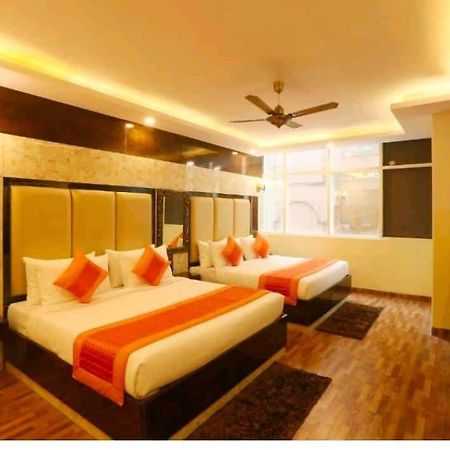 Hotel Plazzo New Delhi Exterior photo