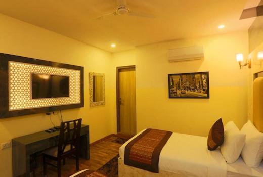 Hotel Plazzo New Delhi Exterior photo