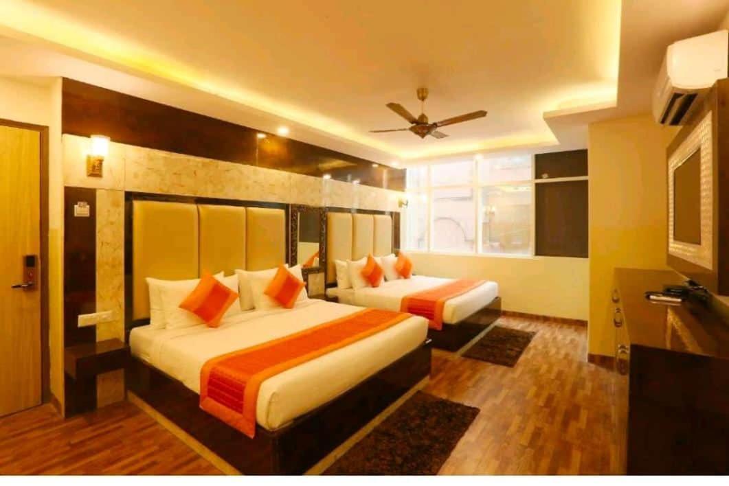 Hotel Plazzo New Delhi Exterior photo